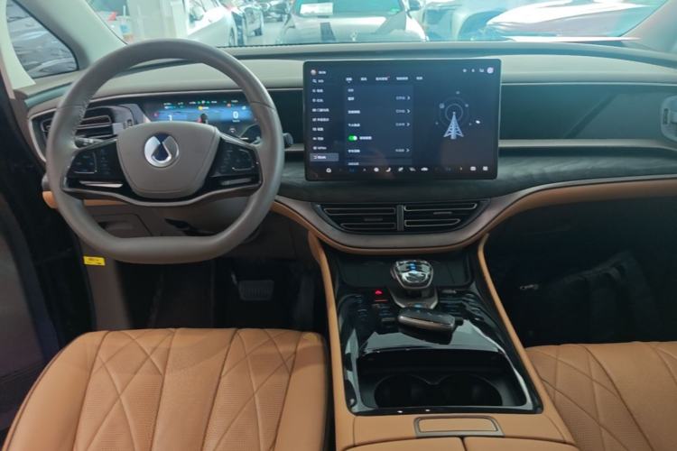 Used Denza D9 2022 DM-i 1040 Prestige Model
