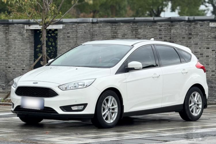 Used Ford Focus 2018 Hatchback Classic 1.6L Automatic Trendy SmartDrive Edition
