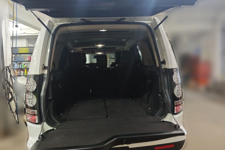 Used Land Rover Discovery 2013 3.0 SDV6 HSE Diesel Edition Trunk