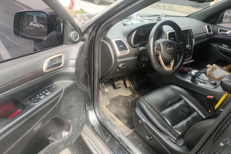 Used Jeep Grand Cherokee 2014 3.0TD Diesel Comfort Navigation Version Driver Seat