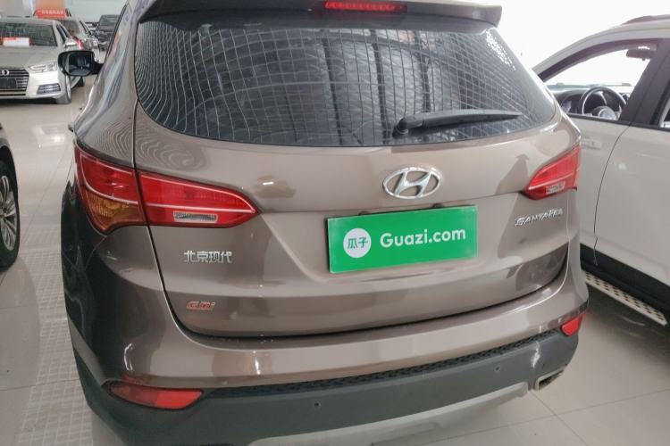 Used Hyundai Santa Fe 2013 2.4L Automatic Two-Wheel Drive Smart Version Rear