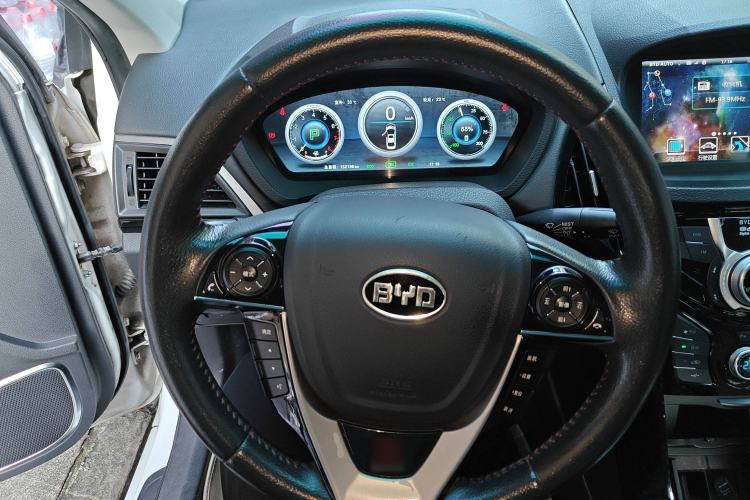 Used BYD Qin New Energy 2015 1.5T Dual-Crown Flagship Plus Edition Steering Wheel
