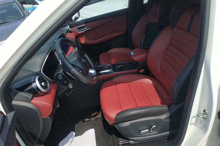 Used MG HS 2018 30T Automatic Two-Wheel Drive Trophy Edition—High-Octane V-Model Left Front Seat