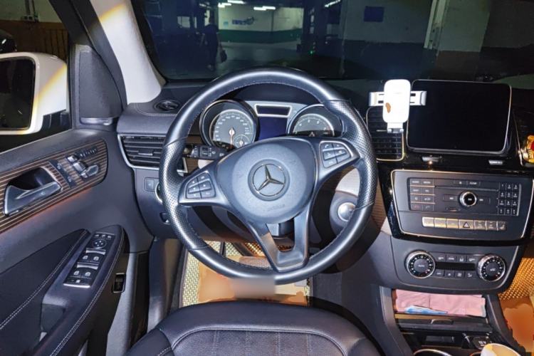 Used Mercedes-Benz GLE 2018 GLE 320 4MATIC Dynamic Edition Collector's Edition Steering Wheel