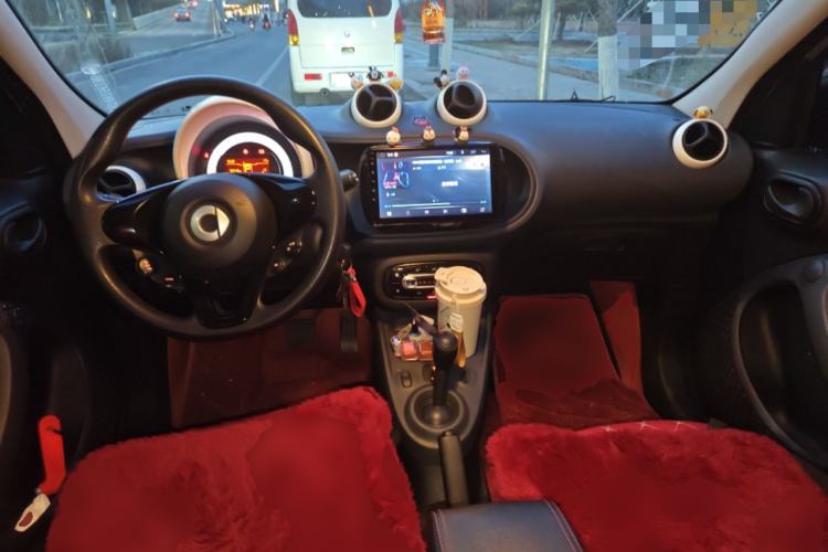 Used smart forfour 2018 1.0L 52 kW Dynamic Edition Center Console