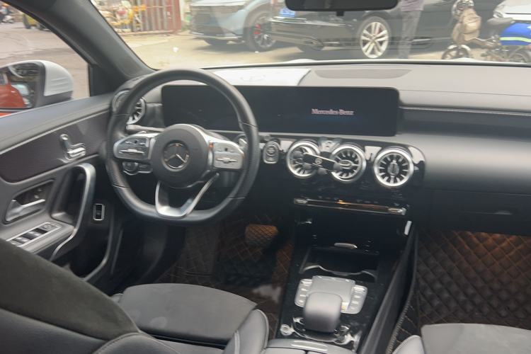 Used Mercedes-Benz A-Class 2022 Revised Version A 200 L Sport Sedan Fashionable Style
