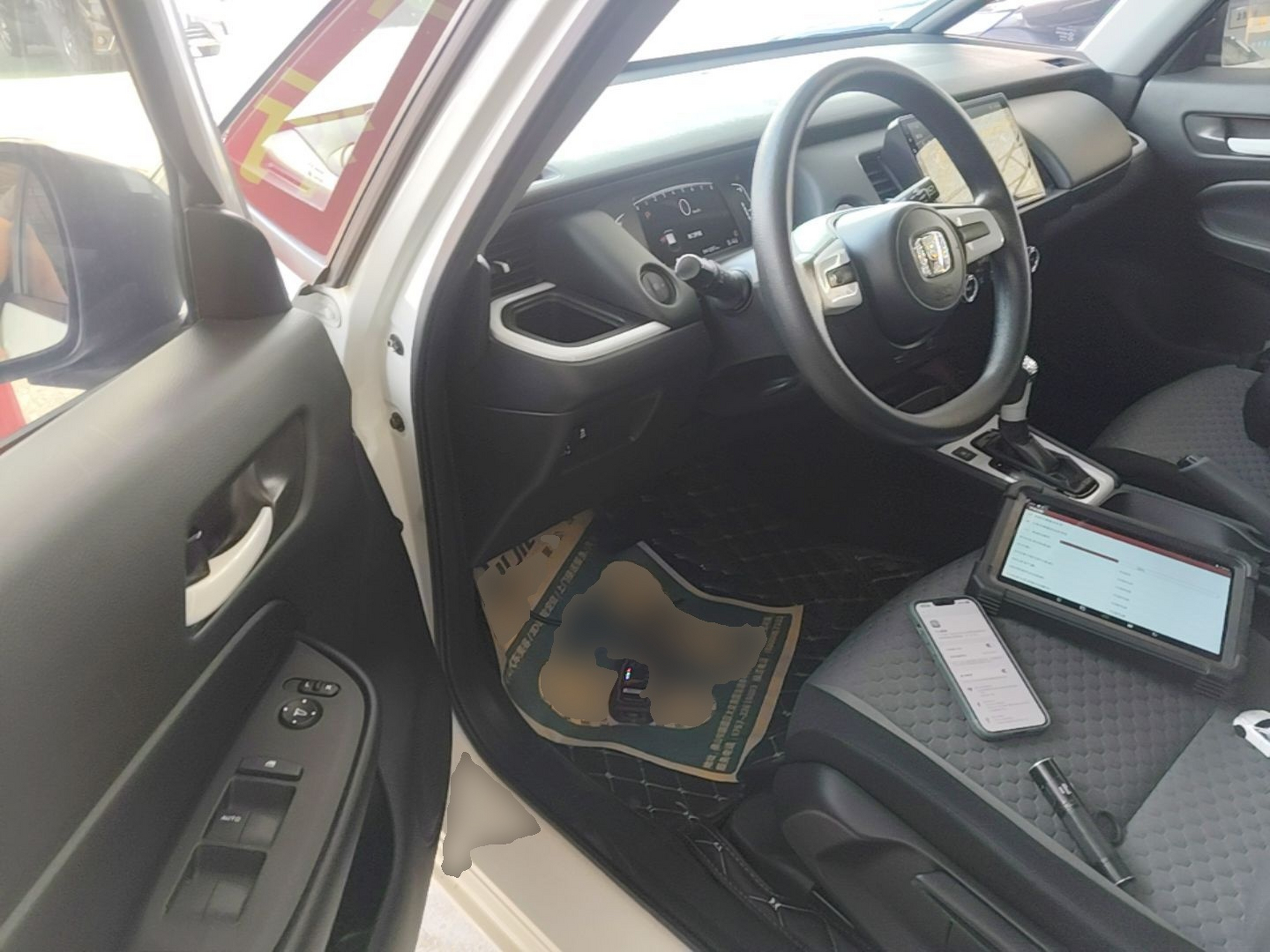 المقاعد الأمامية داخل السيارة