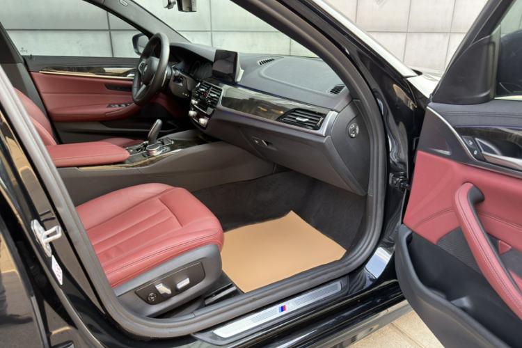 Used BMW 5 Series 2019 Facelifted 530Li Leading Edition M Sport Package
