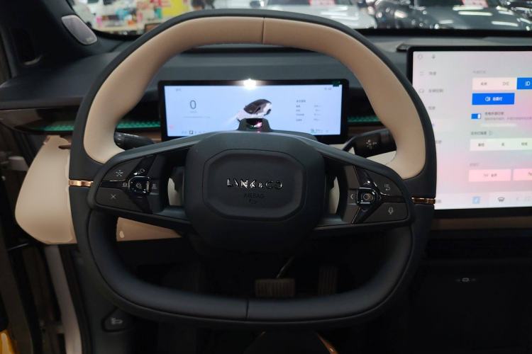 Used Lynk & Co Z20 2025 530 km Range Rear-Wheel Drive Max Steering Wheel