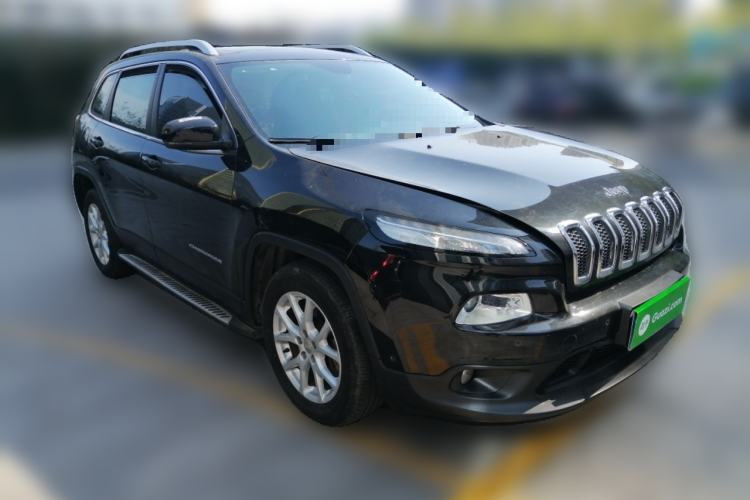 Used Jeep Cherokee 2017 2.0L Superior Edition Front Right 45 Deg