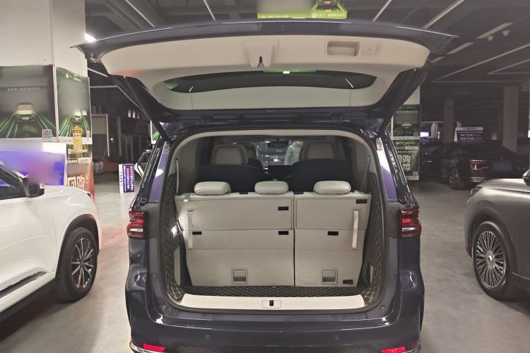 Used Roewe iMAX8 2022 400TGI Prestige Edition Trunk