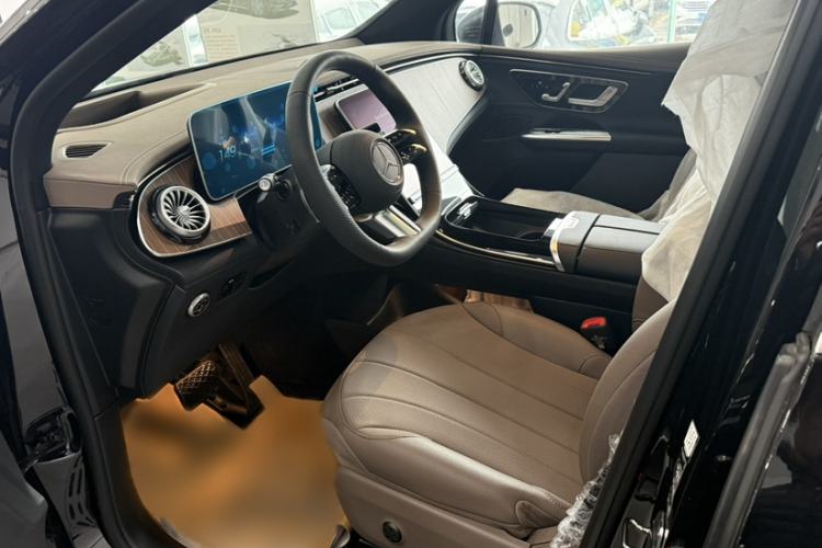 Used Mercedes-Benz EQE SUV 2024 500 4MATIC Luxury Edition Interior 1