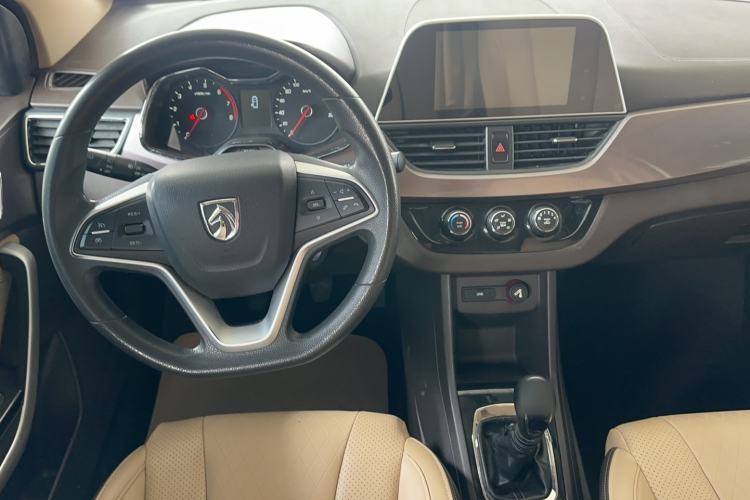 Used Baojun 310W 2017 1.5L Manual Fashion Model China V
