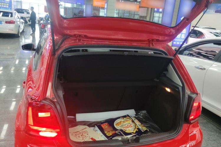 Used Volkswagen Polo 2016 1.4L Manual Fashion Model Trunk