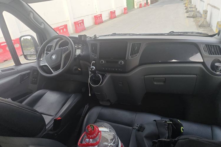 Used Foton Toano 2023 2.8T Manual Jixiang Long Wheelbase Mid-Top with Rear Dual Tires 7/9 Seats Center Console