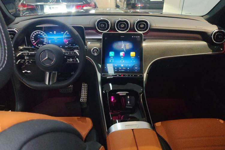 Used Mercedes-Benz GLC Coupe 2025 GLC 260 4MATIC Coupe SUV Center Console