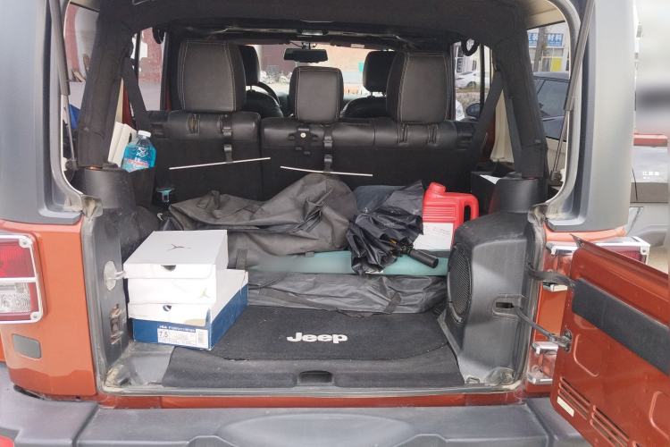 Used Jeep Wrangler 2014 3.0L Sahara Four-Door Edition Trunk