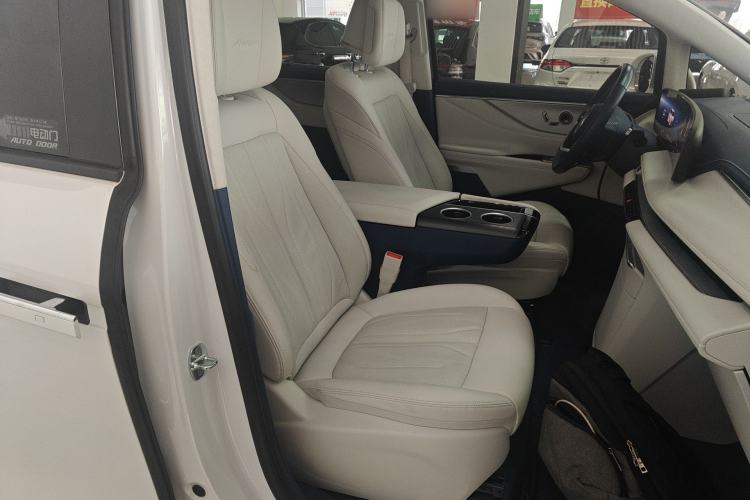 Used Buick GL8 New Energy 2024 Lu Zun Luxury Edition 7-Seater Right Front Seat