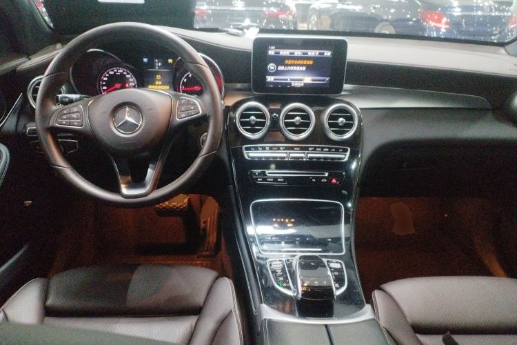 Used Mercedes-Benz GLC 2017 GLC 260 4MATIC Dynamic Edition Center Console