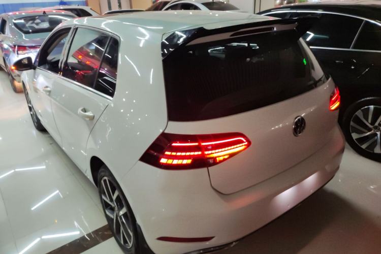 Used Volkswagen Golf 2018 230TSI Automatic Luxury Version
