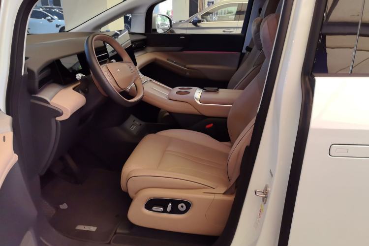 Used XPeng X9 2025 740 Ultra-Long Range Max Left Front Seat