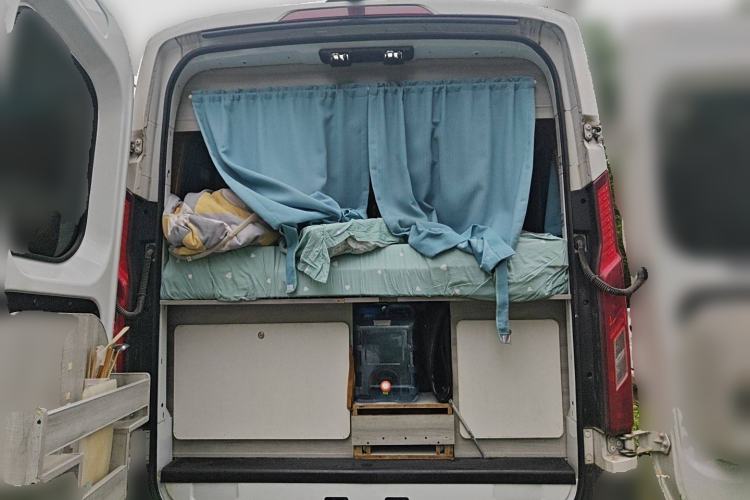 Used SAIC MAXUS Xintu V90 2022 2.0T Automatic Zhiyun King Rear-Drive Long Wheelbase High-Roof Design with Single Rear Tire—6/7 Seater
