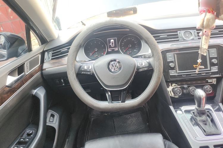 Used Volkswagen Magotan 2018 330TSI DSG Luxury Model Steering Wheel