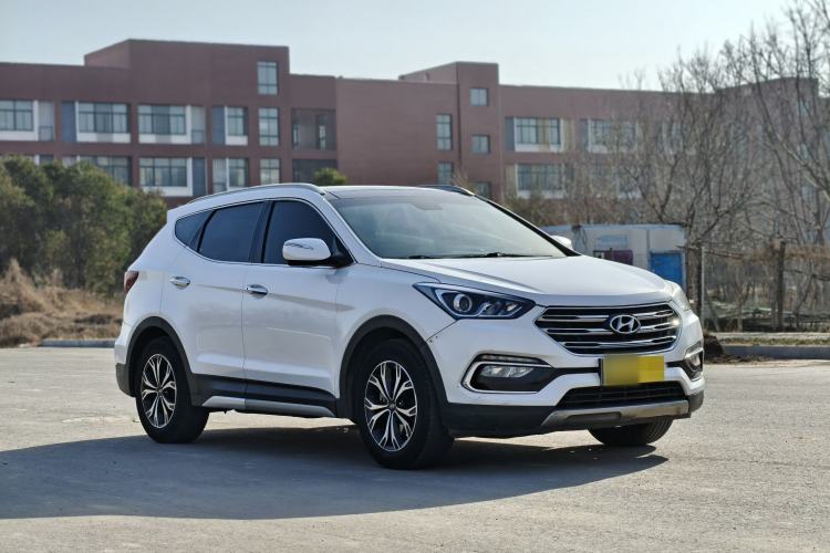 Used Hyundai Santa Fe 2017 2.0T Automatic Two-Wheel Drive Smart Version 7 Seats
