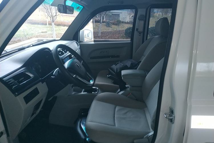 Used Jinbei New Hiace X30L 2022 1.5L Wealth Edition Air-Conditioning-Free Van China VI Standard SWC15M
