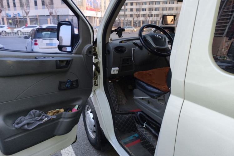 Used SAIC MAXUS Xintu V80 2014 2.5T Aotuntong Long Wheelbase Mid-Roof Model Driver Seat