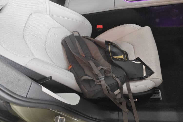 Used Xiaomi Auto SU7 2024 Rear-Drive Ultra-Long Range Advanced Pro-Level Intelligent Driving Version Right Front Seat