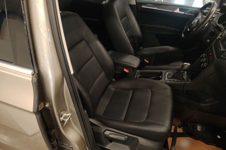 Used Volkswagen Golf Sportsvan 2016 230TSI Automatic Trend Edition Right Front Seat