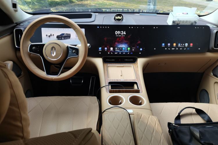 Used Hima AITO M8 2025 Extended-Range Max Version 37 kWh 5-Seater Center Console