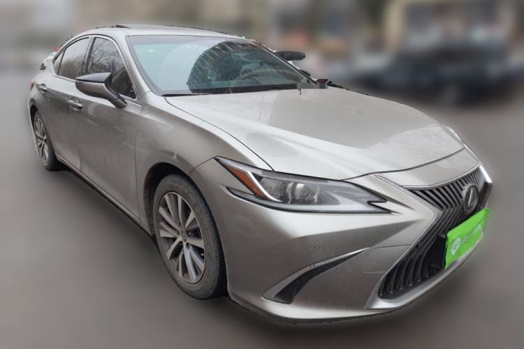 Used Lexus ES 2020 260 Excellence Edition Front Right 45 Deg