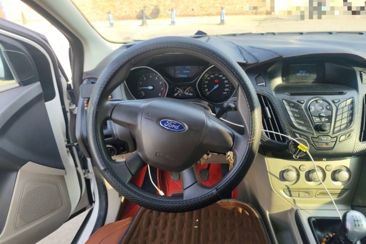 Used Ford Focus 2012 Sedan 1.6L Manual Comfort Model
