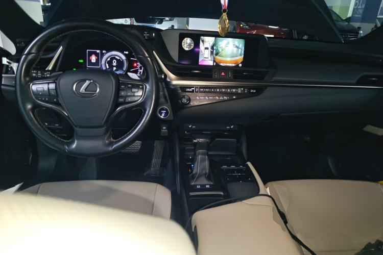 Used Lexus ES 2018 300h Premier Edition China VI Standard
