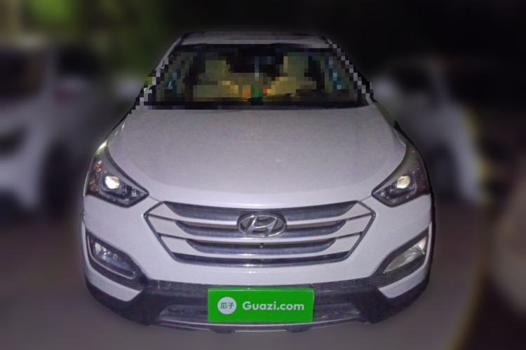 Used Hyundai Santa Fe 2013 2.4L Manual Two-Wheel Drive Comfort Version Front