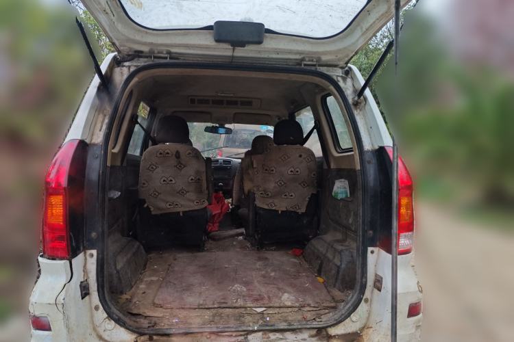 Used Dongfeng Fengon 330 2014 1.2L Manual Practical Version DK12-07 Trunk