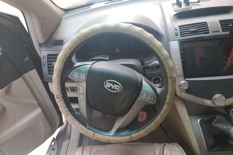 Used BYD S6 2013 Jingyue Edition 2.0L Manual Luxury Model 5 Seats
