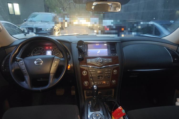 Used Nissan Patrol 2018 4.0L LinkedIn Edition Center Console