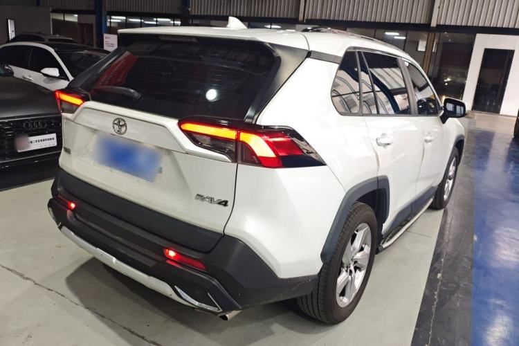 Used Toyota RAV4 2021 2.0L CVT Two-Wheel Drive Fashion Edition Rear Right 45 Deg