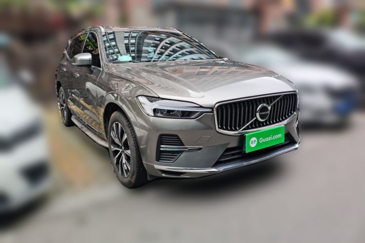 Used Volvo XC60 2023 B5 4x4 Smart Luxury Edition Front Right 45 Deg