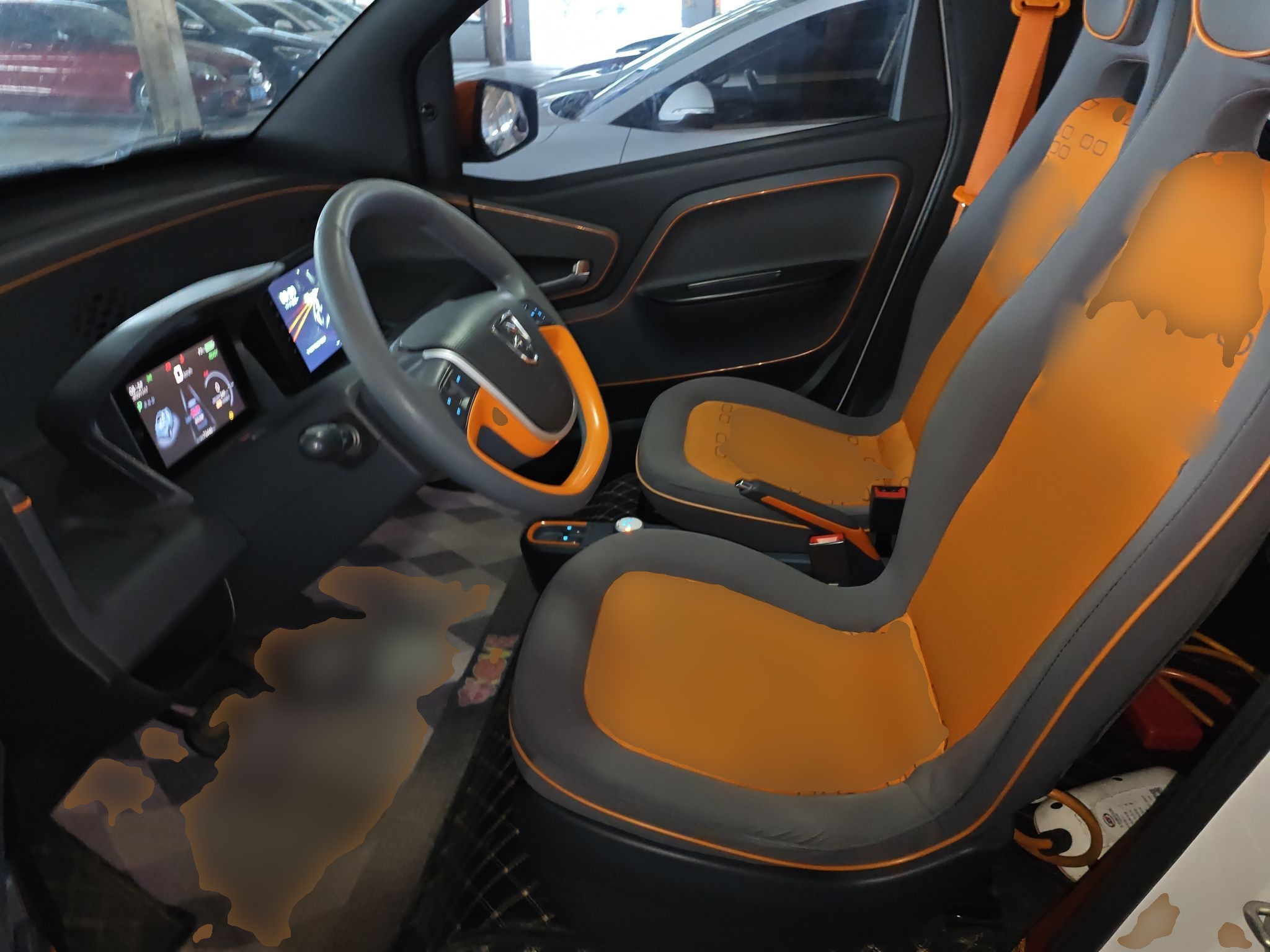 المقاعد الأمامية داخل السيارة