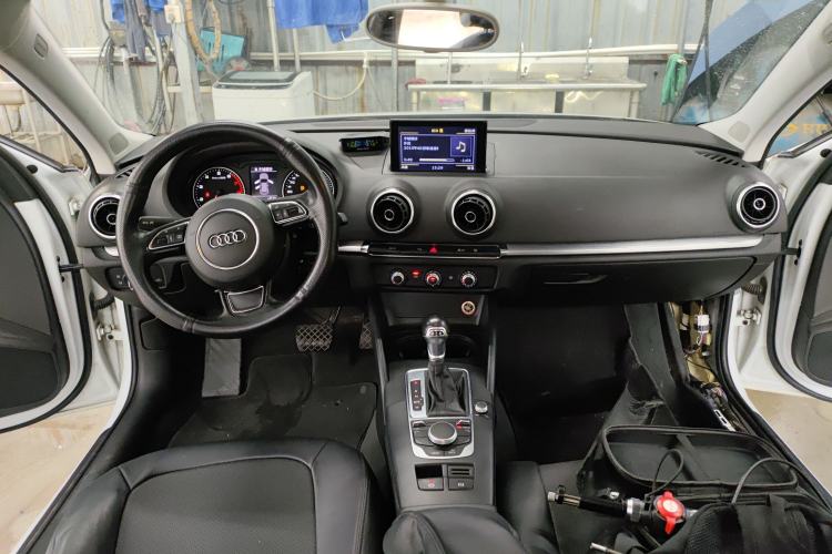 Used Audi A3 2014 Sportback 35 TFSI Automatic Style Edition Center Console