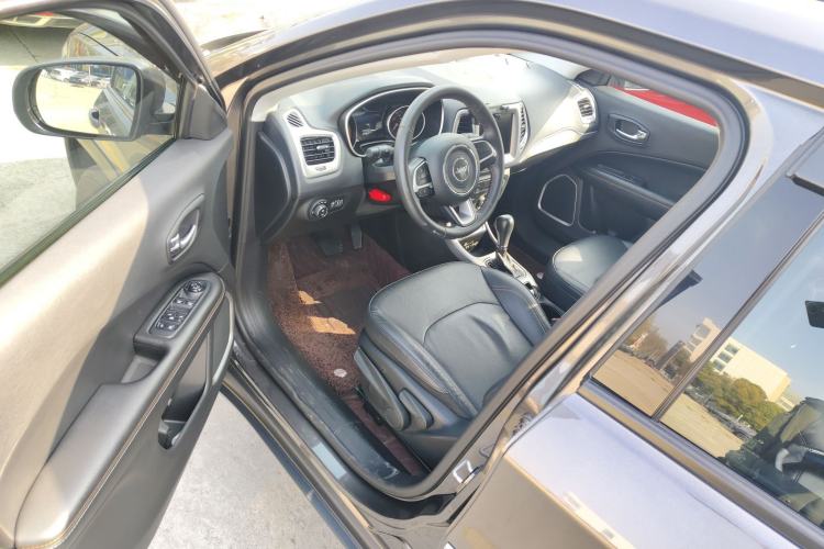 Used Jeep Compass 2017 200T Automatic Family Edition
