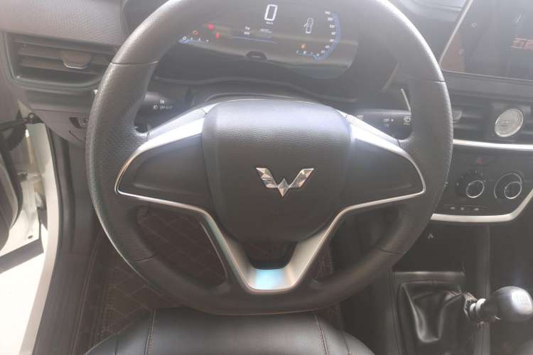 Used Wuling Hongguang S3 2018 1.5L Manual Comfort Model China V Standard