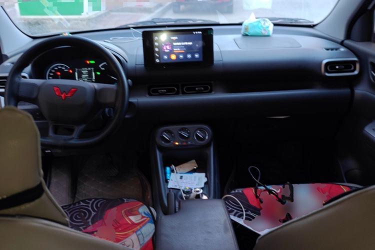 Used Wuling Hongguang New Energy 2025 Extended-Range Hybrid 50KM Comfort Version Center Console