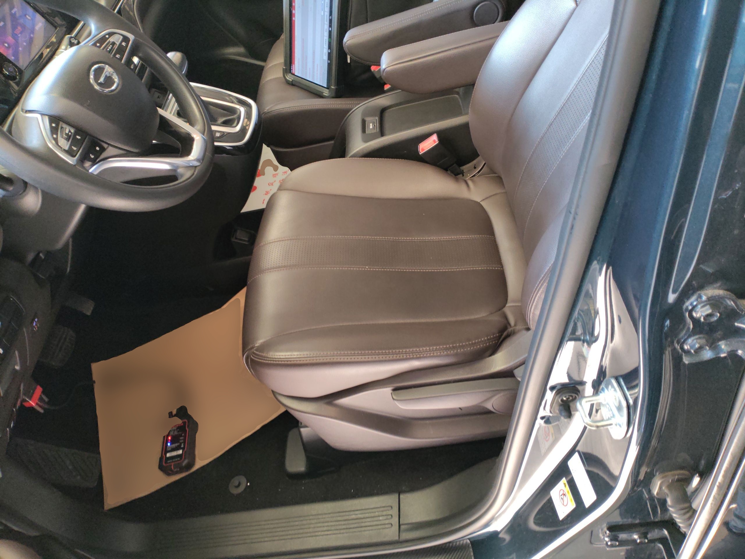 Переднее сиденье в автомобиле