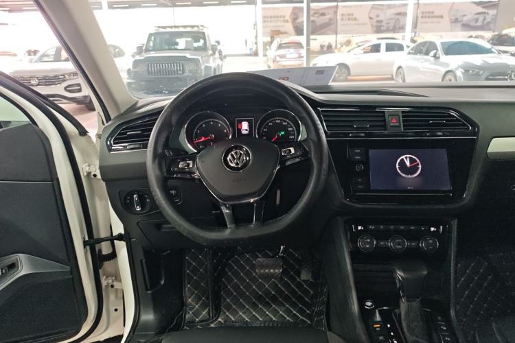 Used Volkswagen Tiguan L 2019 330TSI Automatic Two-Wheel Drive Smart Luxury Version China VI Standard
