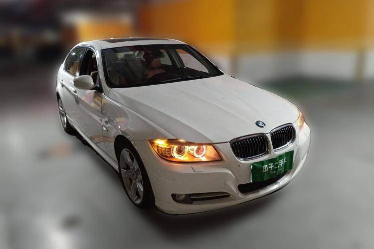 Used BMW 3 Series 2011 325i Luxury Edition Front Right 45 Deg